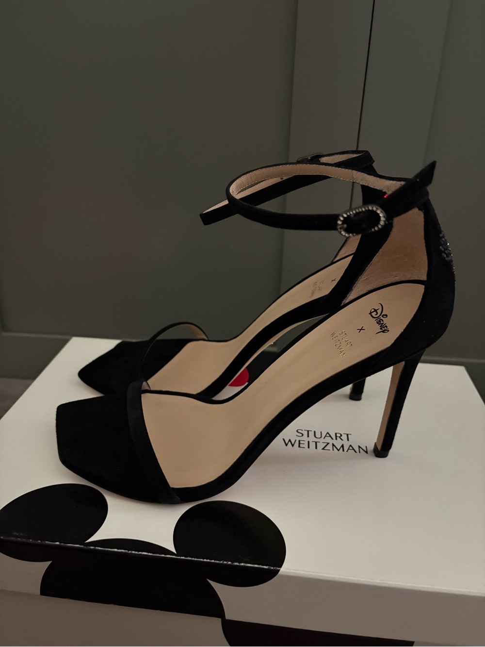New in Box Disney x Stuart Weitzman Minnie and Mickey Heels Size 8 - Picture 4 of 15